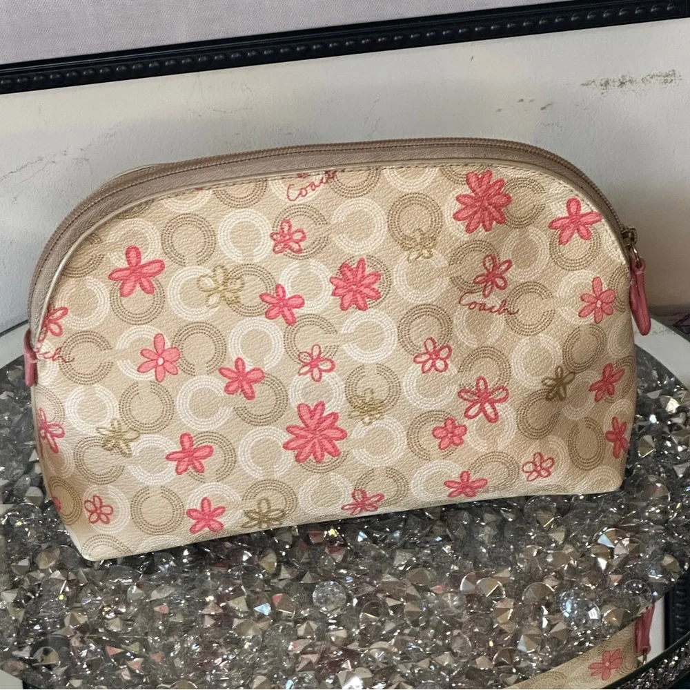 VGUC Coach cosmetic or makeup bagfrom the Daisy Signature Floral collection. - Picture 2 of 7